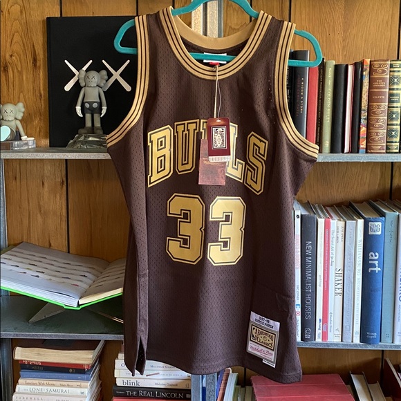 🆕 Mitchell & Ness NWT Chicago Bulls Scottie Pippen NBA Collectible Jersey - Picture 12 of 12